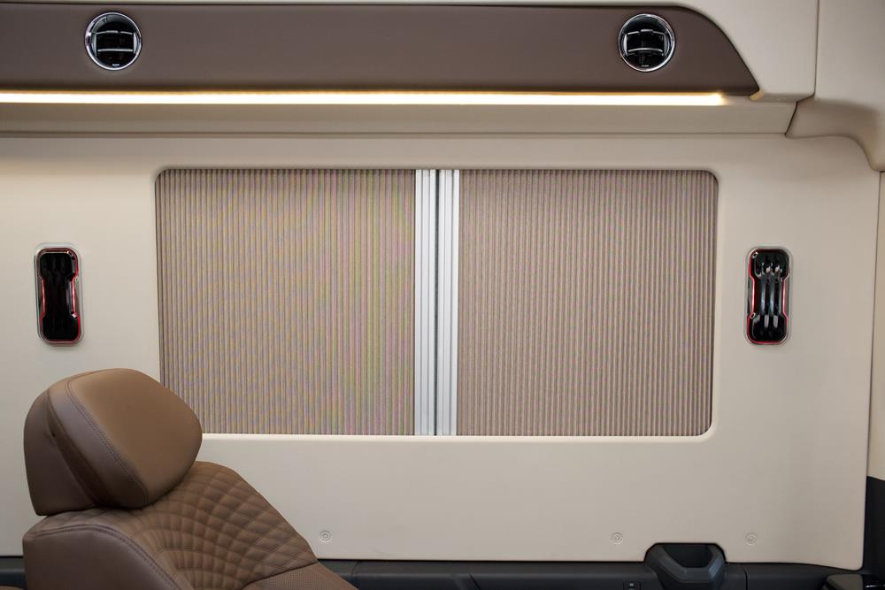 mt-limo-ford-transit-premium-plus-t11-eco-chinh-co-001