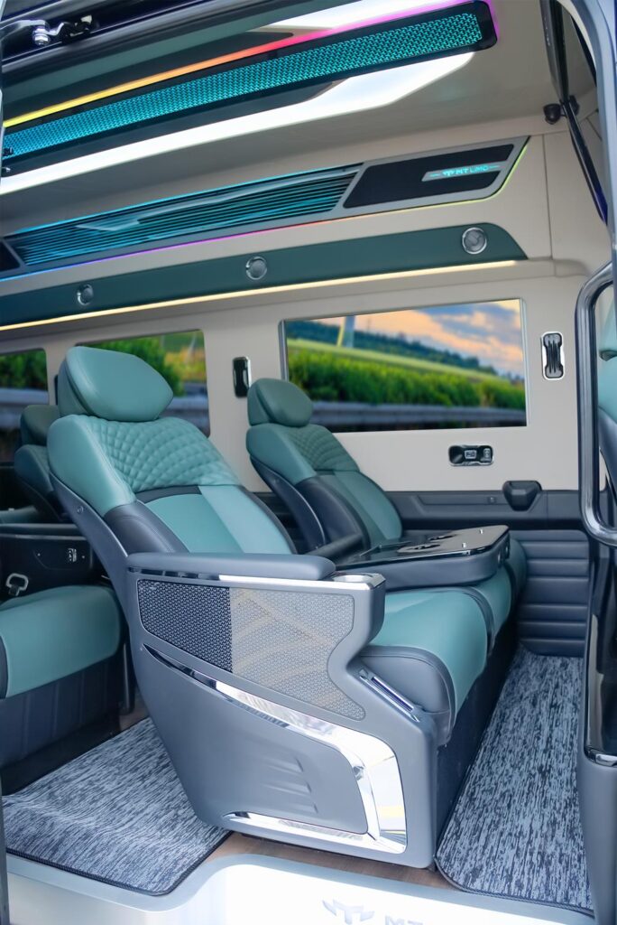 mt-limo-ford-transit-premium-plus-t11-eco-chinh-co-006