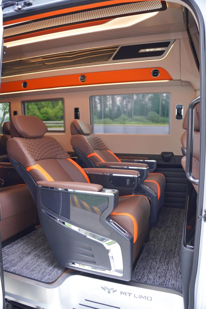 mt-limo-ford-transit-premium-plus-t11-eco-chinh-co-009