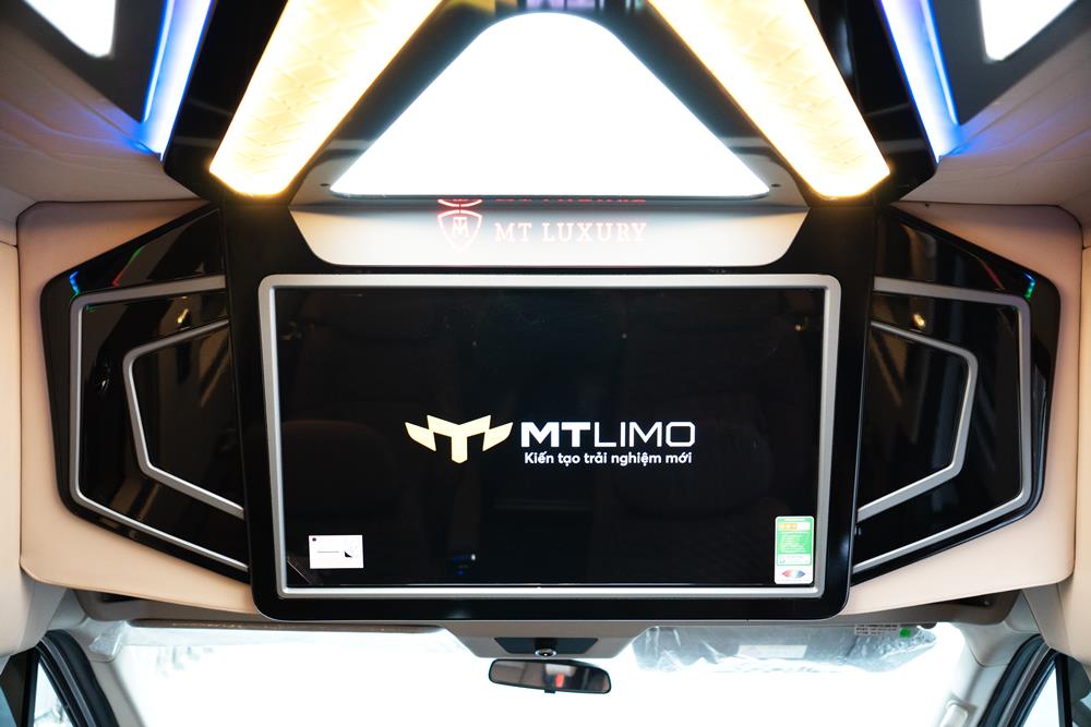 mt-limo-ford-transit-premium-plus-t11s-chinh-dien-008