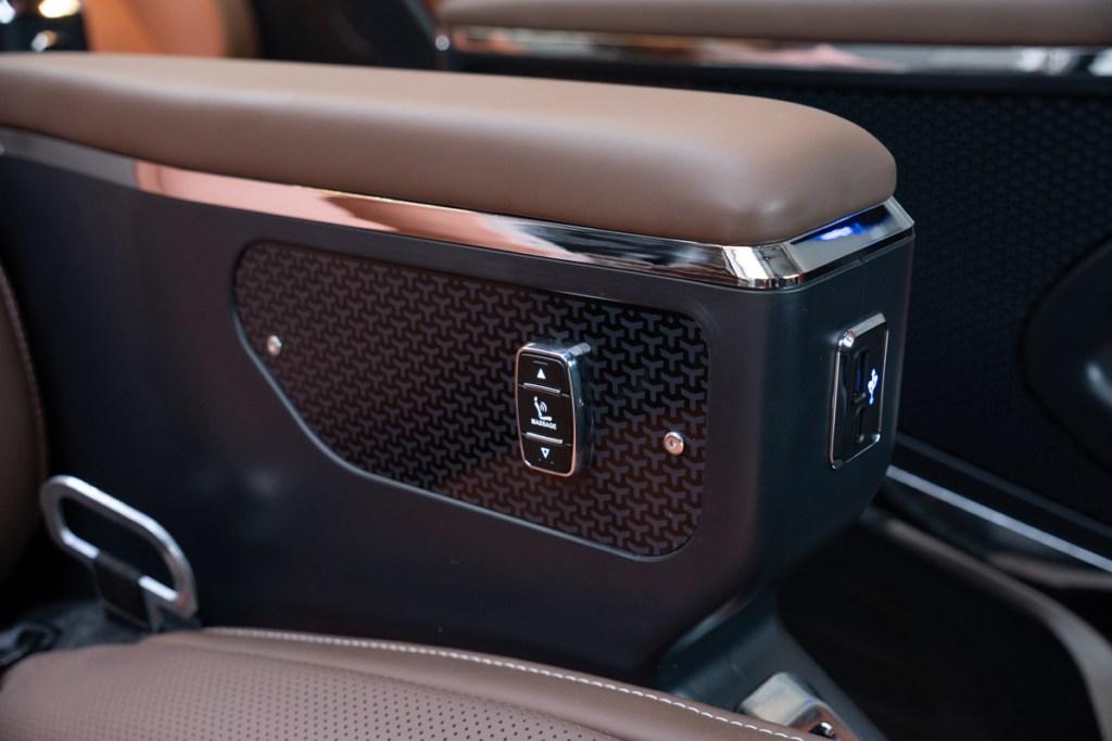 mt-limo-ford-transit-trend-t10-eco-chinh-co-001
