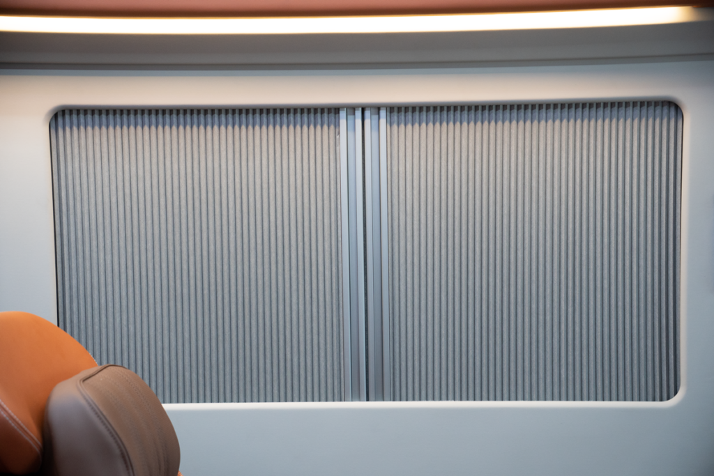 mt-limo-ford-transit-trend-t10-eco-chinh-co-002