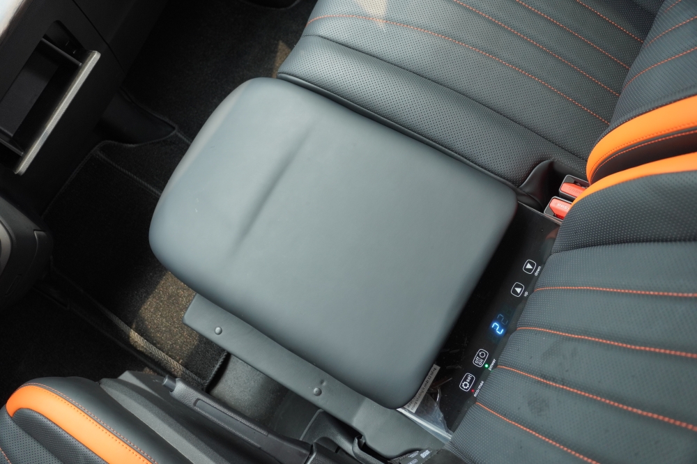 mt-lux-ford-transit-premium-t10-elDSC06521