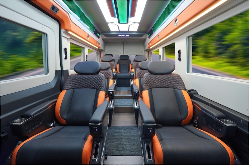 Bàn giao xe MT Limo cho Viet Vacations Travel, ảnh 2