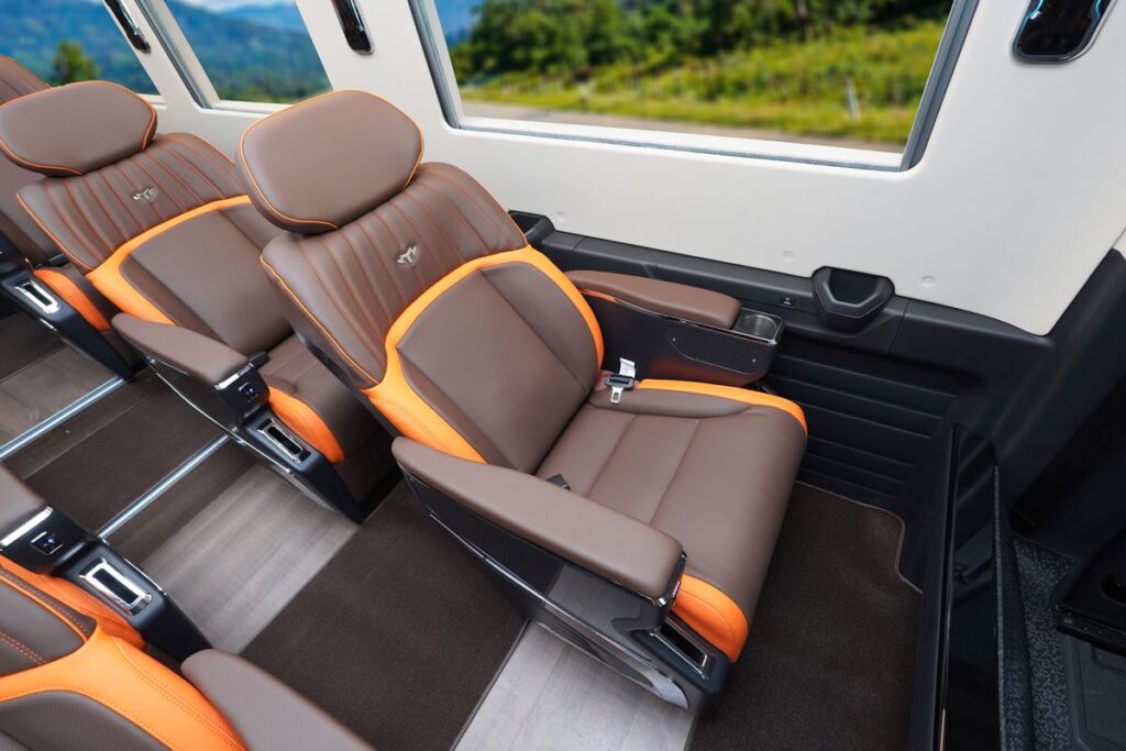 mt-limo-ford-transit-premium-plus-t11-eco-ghe-rolls-royce022