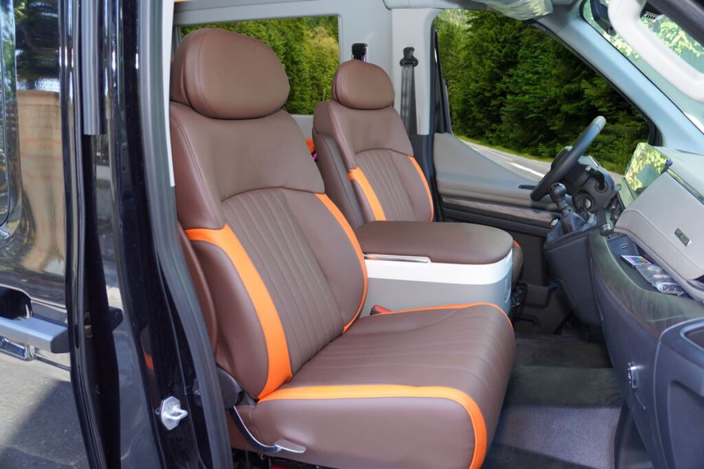 mt-limo-ford-transit-premium-plus-t11s-tu-lanh-002