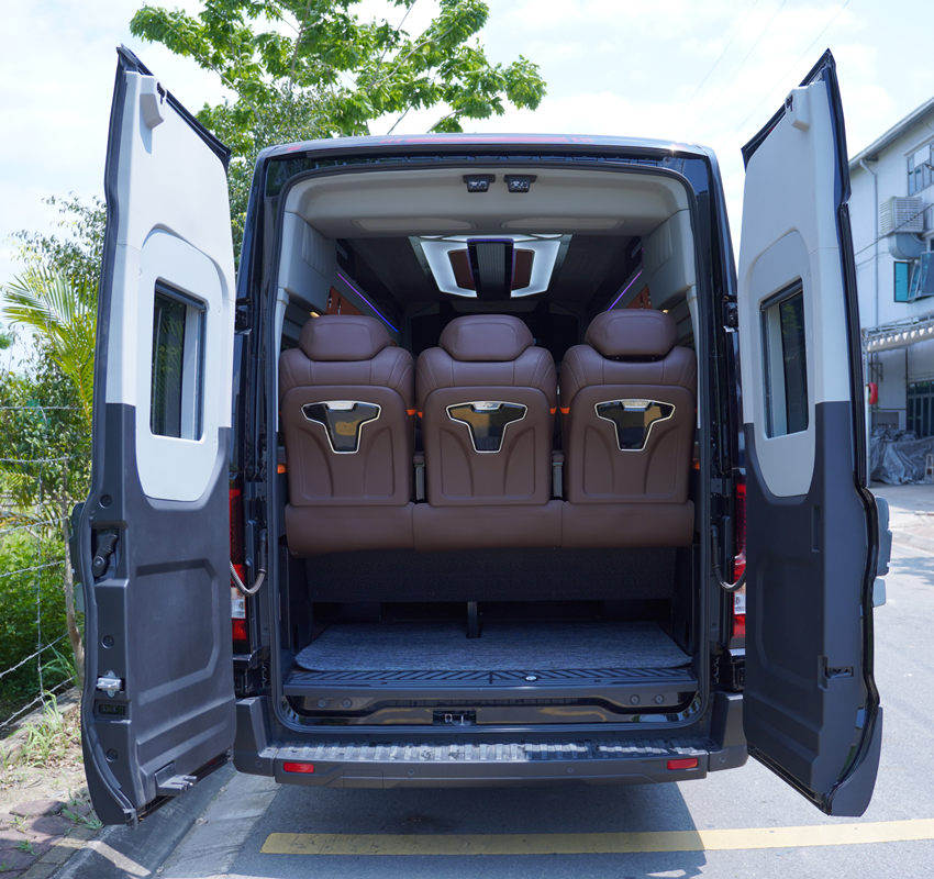 mt-limo-ford-transit-premium-plus-t12s-nang-chan010