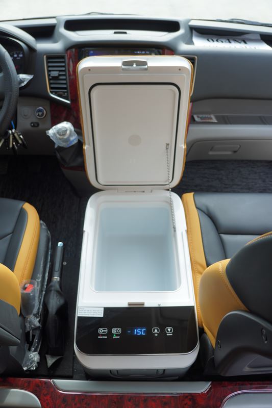 mt-limo-hyundai-solati-t11-eco-ghe-rolls-royce-tu-lanh010