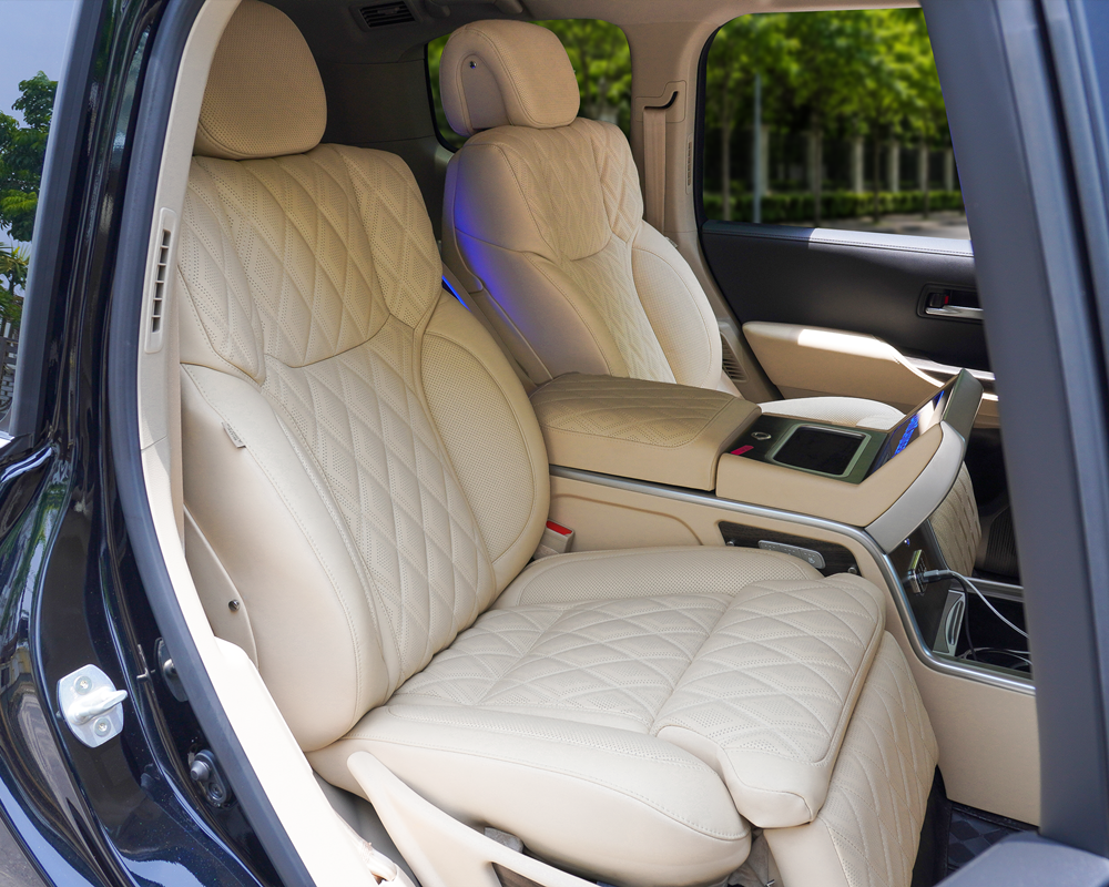 Land Cruiser LC300 độ ghế chủ tịch hoàn thiện