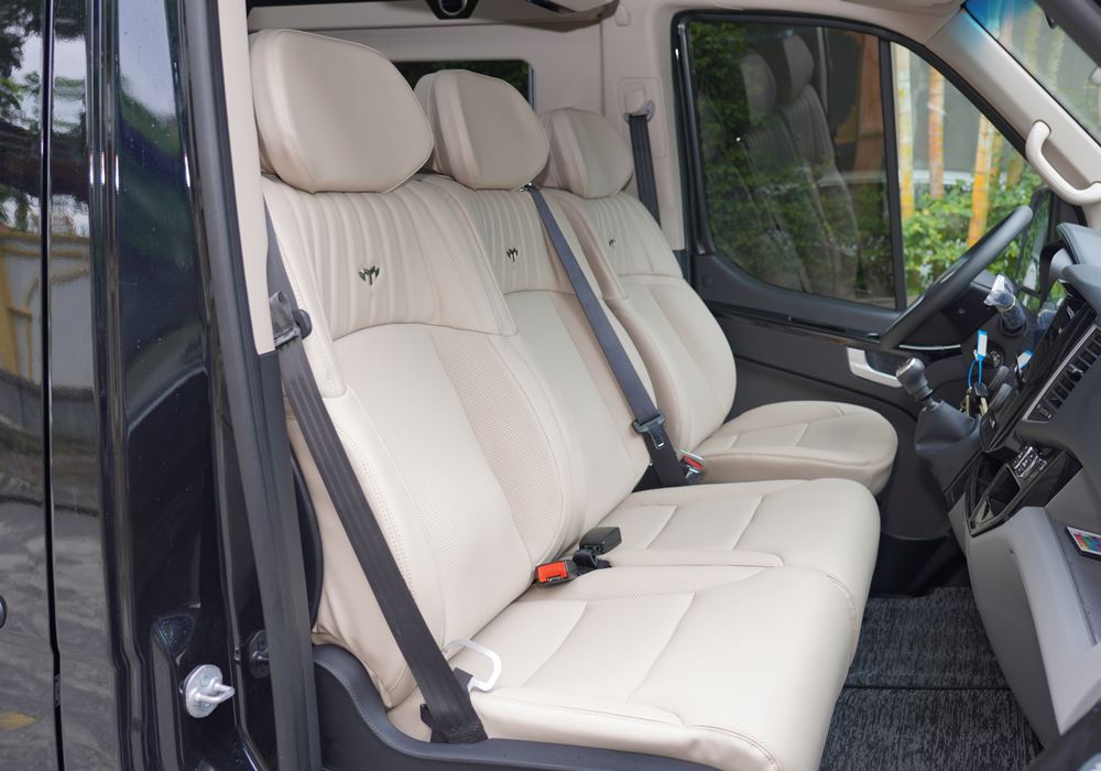 Hyundai Solati Limousine độ ghế thương gia tại MT