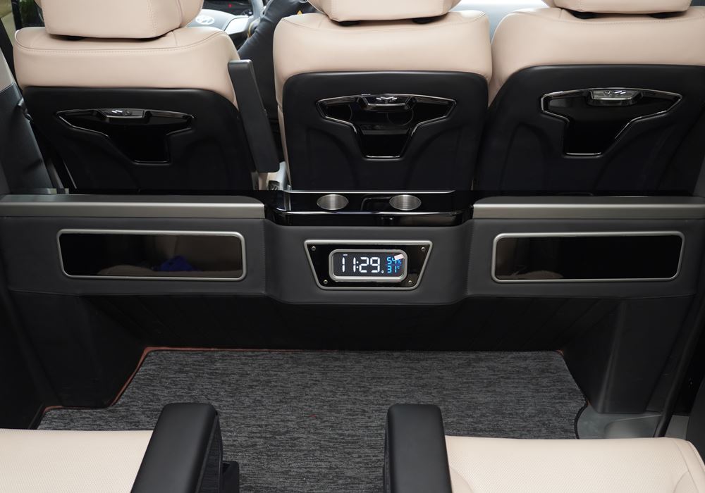 Khoang hành khách xe Limousine Hyundai Solati