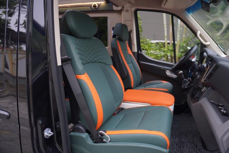 Khoang khách Hyundai Solati Limousine